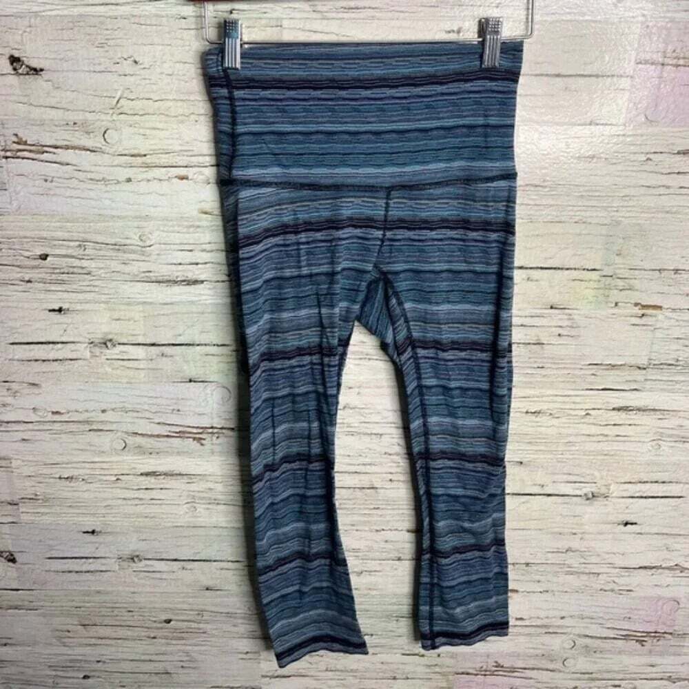 Lululemon high rise  striped blue leggings size 6 crop